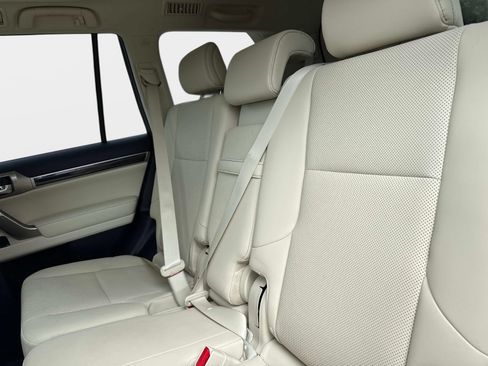 Used 2021 Lexus GX 460 Premium w/ Premium Package AWD/4WD image 12
