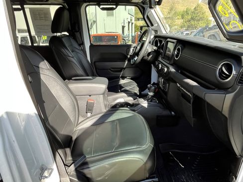 Used 2021 Jeep Gladiator Overland w/ Popular Equipment Package image 19