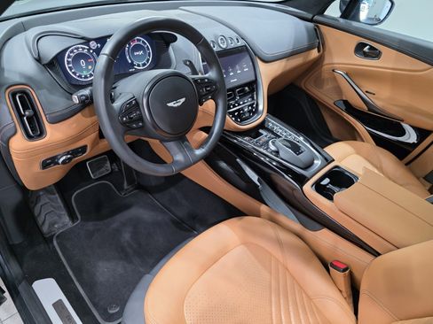 Used 2023 Aston Martin DBX image 3
