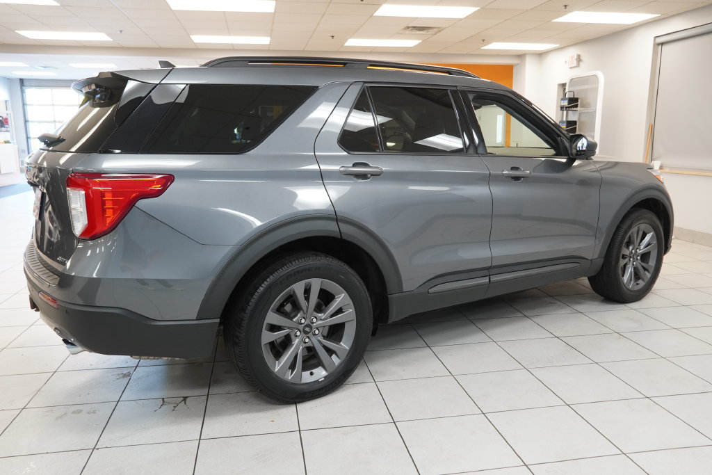 Used 2021 Ford Explorer XLT w/ Equipment Group 202A AWD/4WD image 11