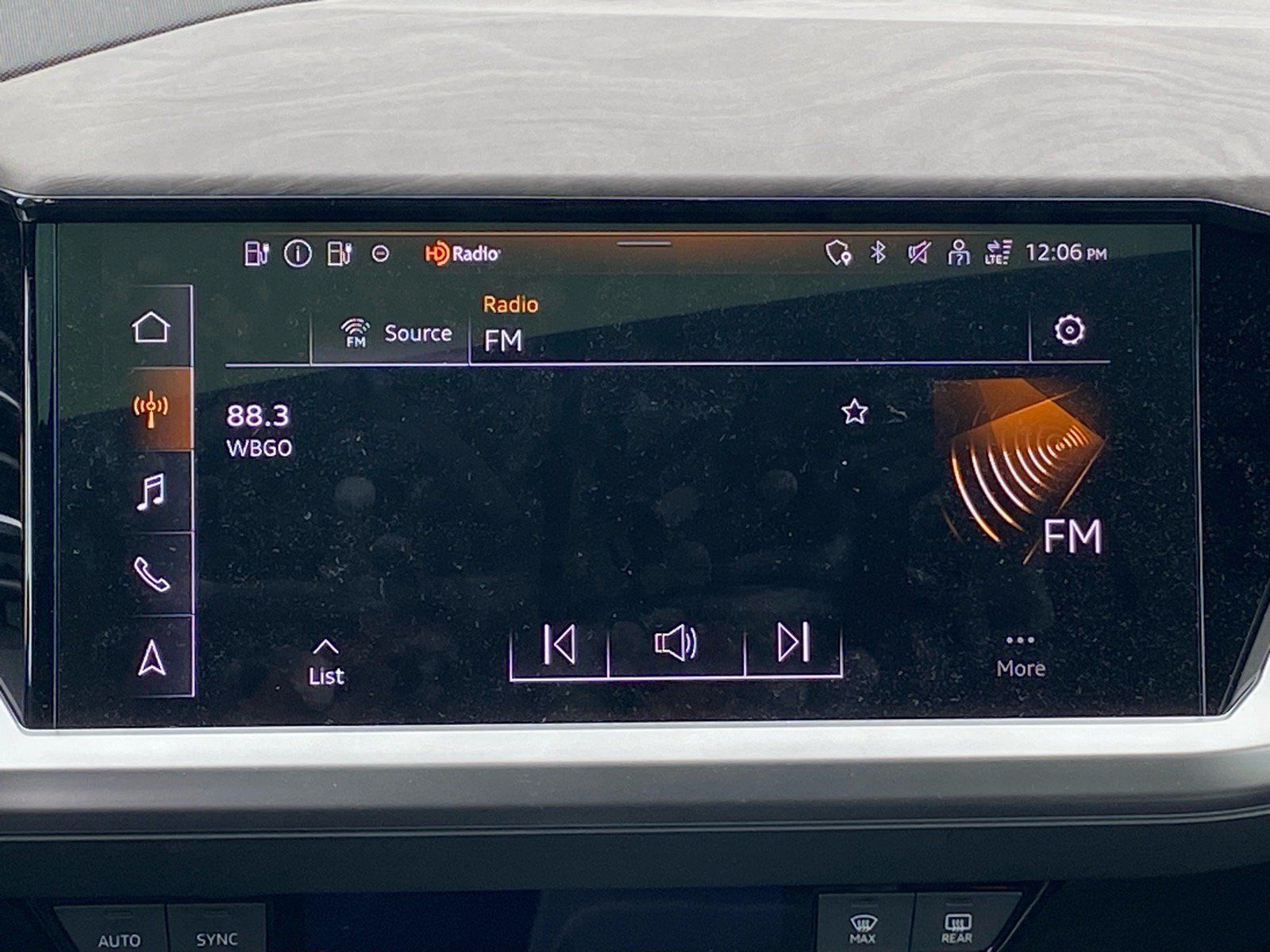 Used 2023 Audi Q4 e-tron Premium Plus w/ Premium Plus AWD/4WD image 8