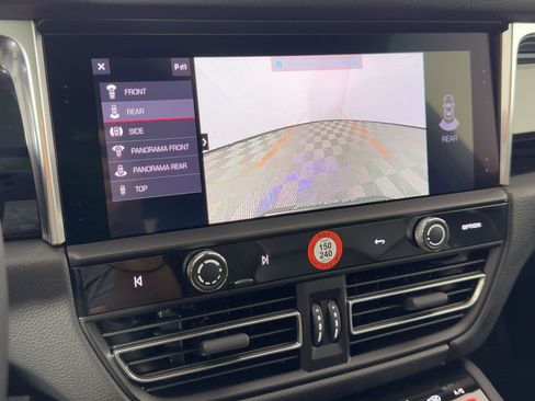 Certified 2026 Porsche Macan AWD/4WD image 25