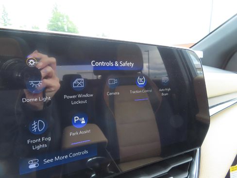 New 2025 Chevrolet Equinox ACTIV w/ Safety and Technology Package image 22