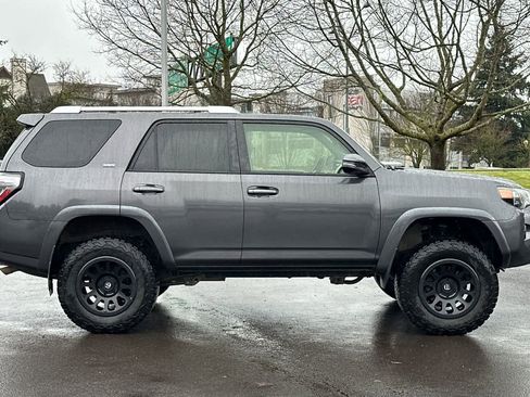 Used 2017 Toyota 4Runner SR5 Premium image 8