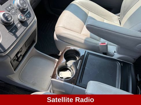 Used 2020 Toyota Sienna XLE Premium AWD/4WD image 18