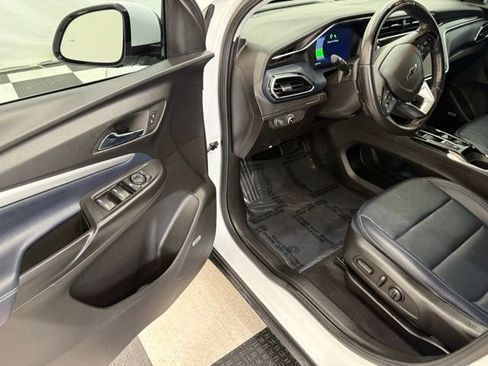 Used 2023 Chevrolet Bolt EUV Premier w/ Sun & Sound Package image 28