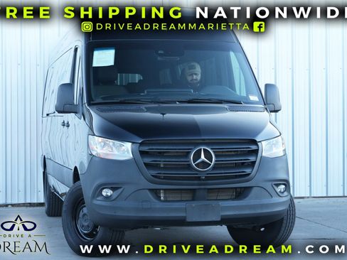 Used 2024 Mercedes-Benz Sprinter 2500 image 2