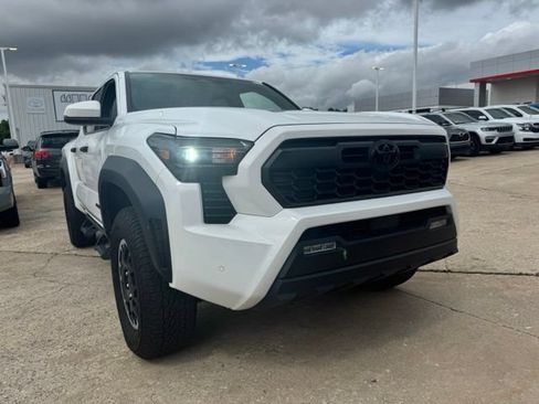 Used 2024 Toyota Tacoma TRD Off-Road AWD/4WD image 5