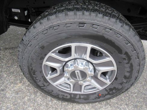 Used 2024 Ford F250 Lariat image 10