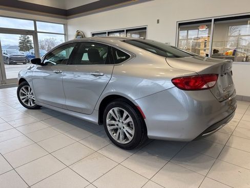 Used 2015 Chrysler 200 Limited w/ Convenience Group image 4
