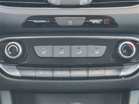 Used 2019 Hyundai Elantra GT image 29