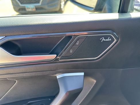 Certified 2023 Volkswagen Tiguan SEL R-Line image 18