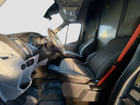 Used 2019 Ford Transit 250 Base image 19