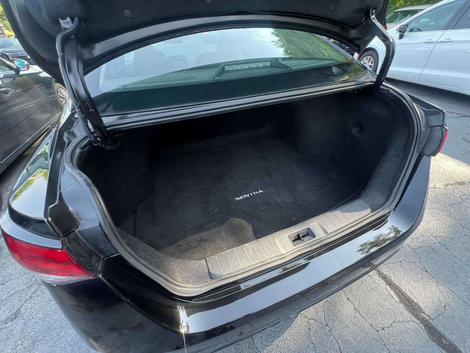 Used 2025 Nissan Sentra SV FWD image 25