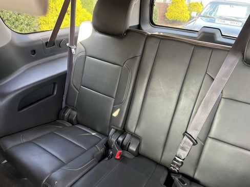 Used 2015 Chevrolet Suburban LT image 36