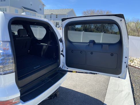 Used 2020 Lexus GX 460 Premium w/ Premium Package image 40