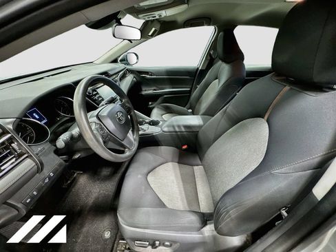 Used 2019 Toyota Camry LE FWD image 21
