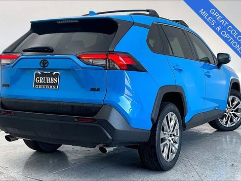 Used 2021 Toyota RAV4 XLE Premium w/ Carpet Mat Package (TMS) image 2