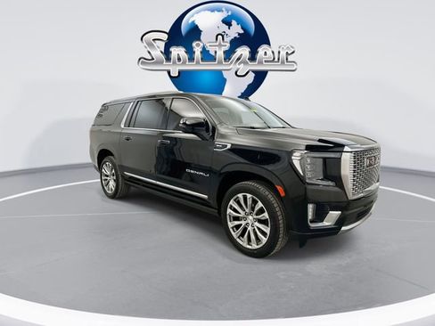 Used 2023 GMC Yukon XL Denali image 2