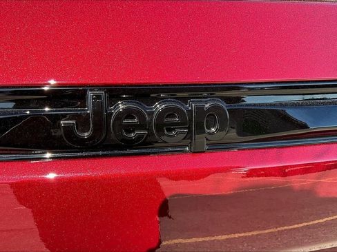 New 2025 Jeep Grand Cherokee Limited w/ Black Appearance Package image 41