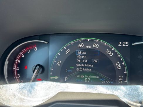 Used 2025 Toyota RAV4 LE AWD/4WD image 22
