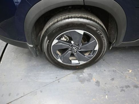 Certified 2025 Nissan Rogue SV image 9