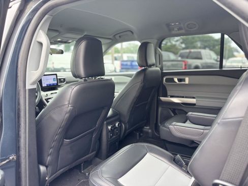 Used 2023 Ford Explorer XLT w/ Equipment Group 202A AWD/4WD image 13