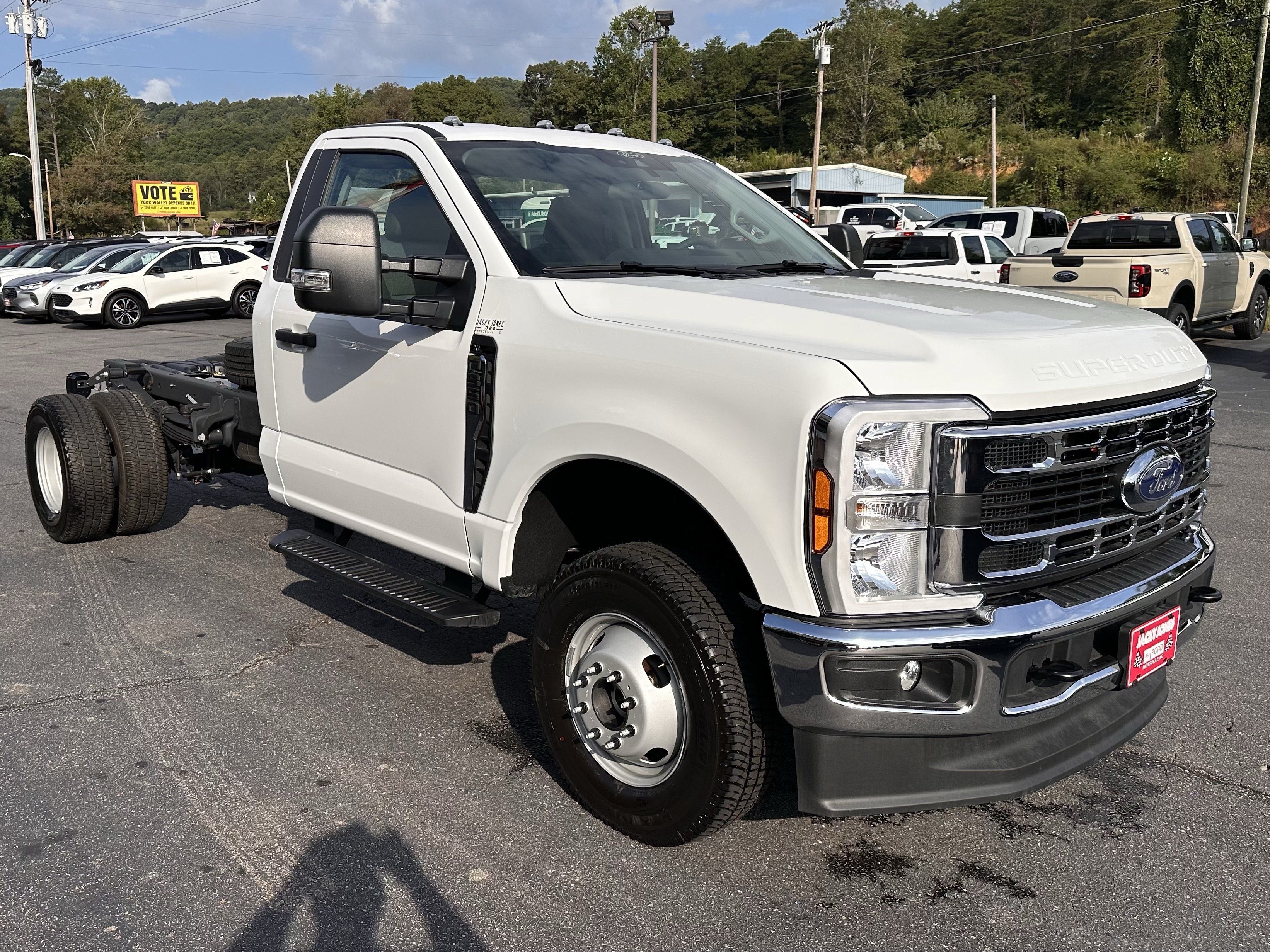 Used 2026 Ford F350 XL w/ XL Chrome Package AWD/4WD image 4