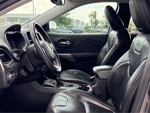 Used 2019 Jeep Cherokee Limited FWD image 19