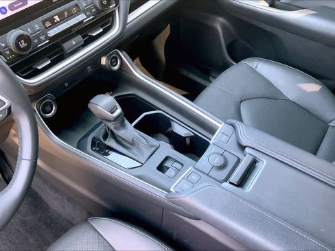 Used 2024 Toyota Grand Highlander FWD image 17