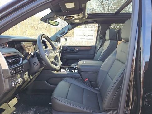 New 2026 GMC Yukon Denali w/ Denali Reserve Package image 16