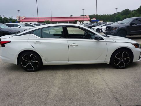Used 2023 Nissan Altima 2.5 SR w/ SR Premium Package FWD image 24