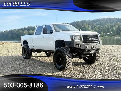 Used 2009 GMC Sierra 2500 SLT w/ Entertainment Package AWD/4WD image 4