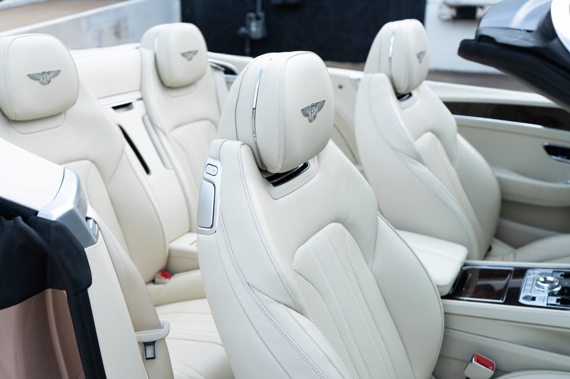 Used 2022 Bentley Continental GT AWD/4WD image 30