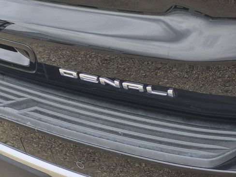 Used 2023 GMC Yukon Denali image 9