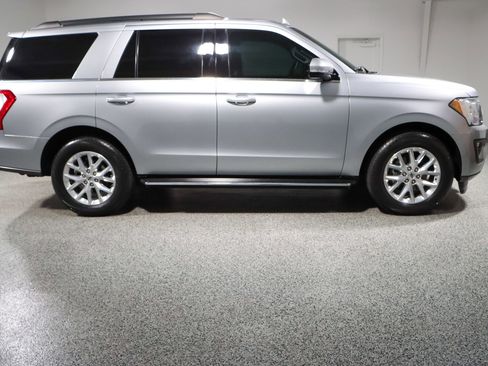 Used 2020 Ford Expedition XLT w/ Equipment Group 202A image 6