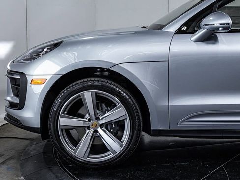 Certified 2025 Porsche Macan image 20