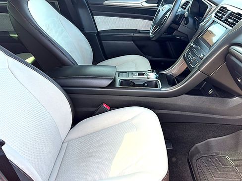 Used 2019 Ford Fusion SE w/ Equipment Group 151A image 23