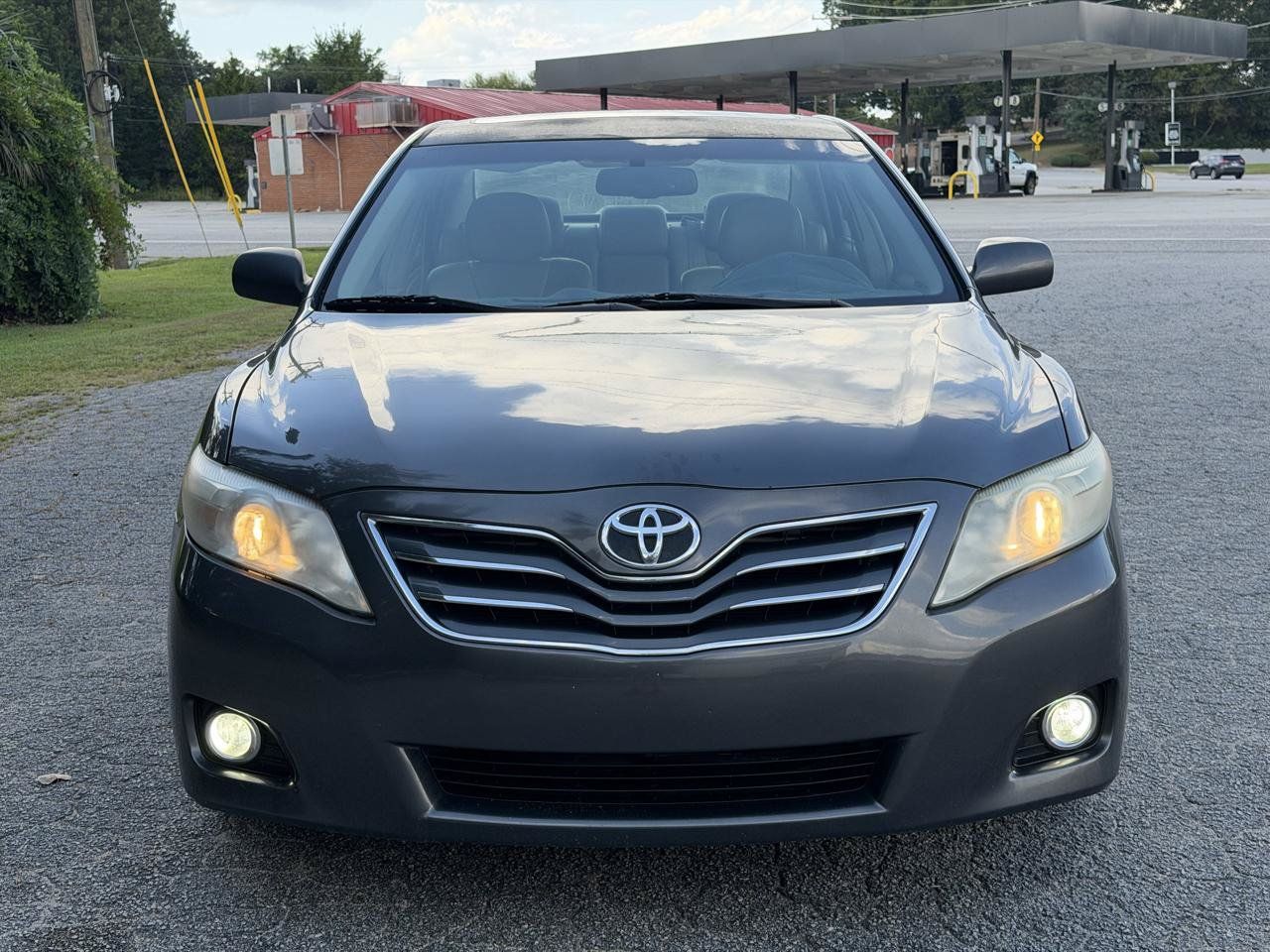 Used 2011 Toyota Camry XLE FWD image 3