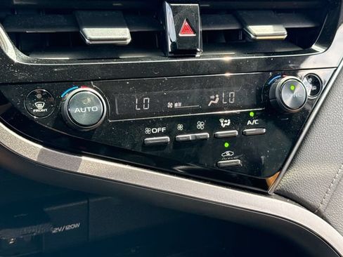 Used 2022 Toyota Camry SE w/ Cold Weather Package FWD image 30