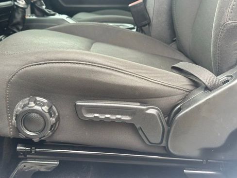 Used 2023 Jeep Gladiator Sport image 17