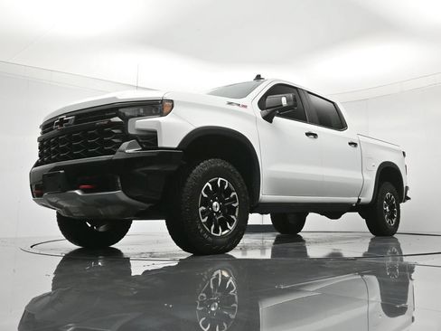 Used 2024 Chevrolet Silverado 1500 ZR2 w/ Technology Package AWD/4WD image 39