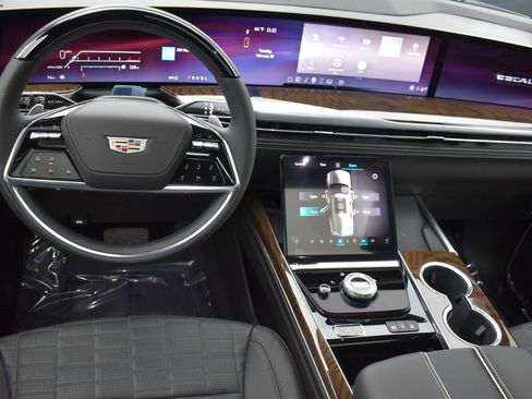 Certified 2026 Cadillac Escalade ESV Platinum Sport w/ LPO, ONYX Package image 14