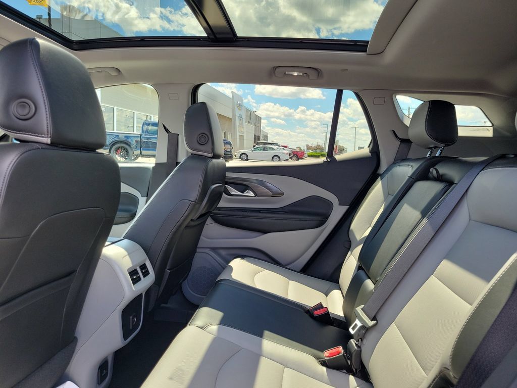 Used 2024 GMC Terrain SLT w/ Infotainment Package II AWD/4WD image 14
