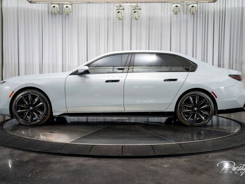 Used 2023 BMW 740i 740i w/ Parking Assistance Package image 10