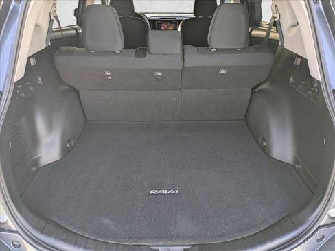 Used 2017 Toyota RAV4 LE FWD image 6