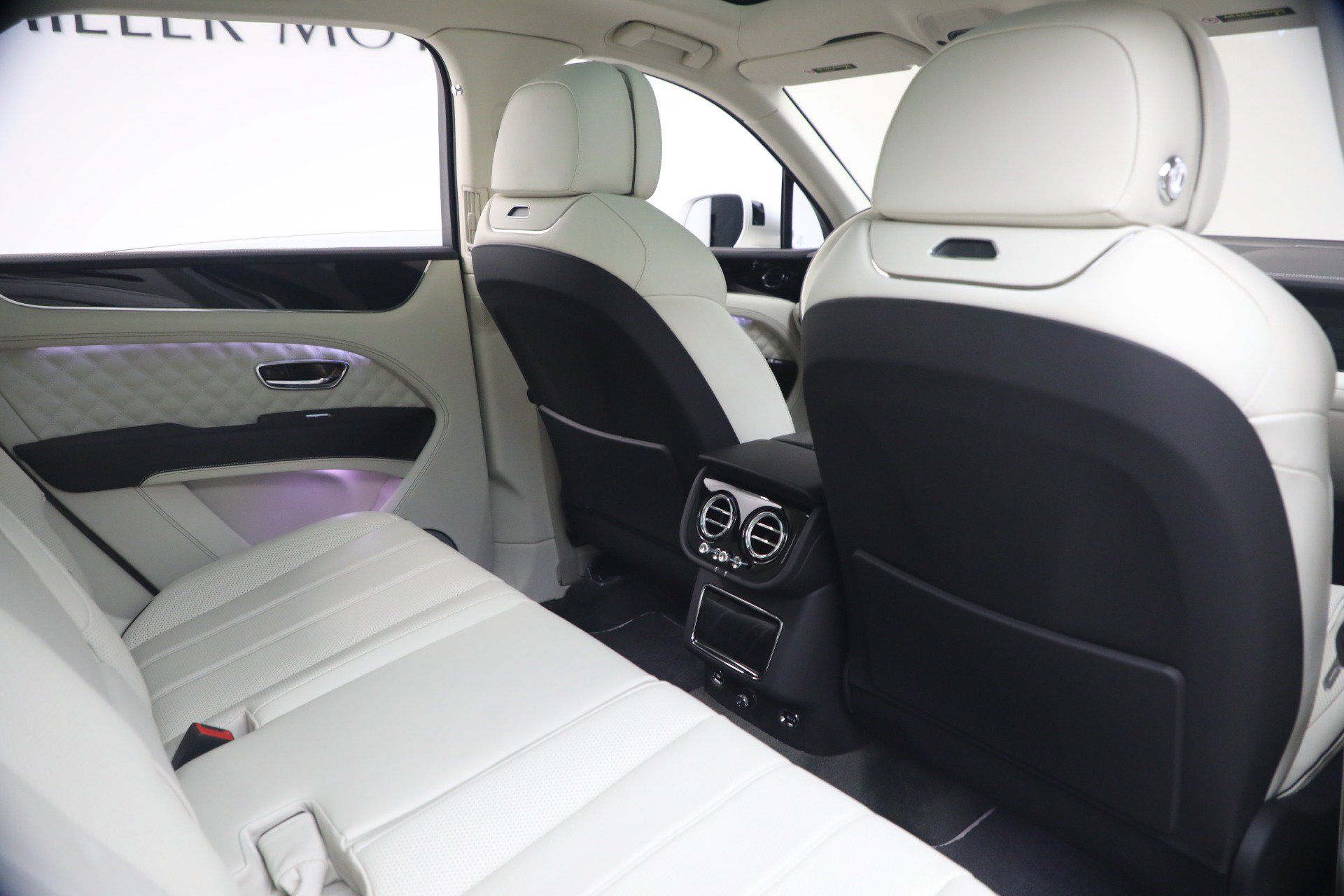 Certified 2022 Bentley Bentayga AWD/4WD image 29