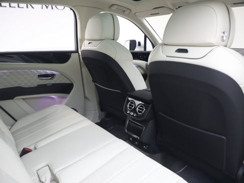 Certified 2022 Bentley Bentayga AWD/4WD image 29