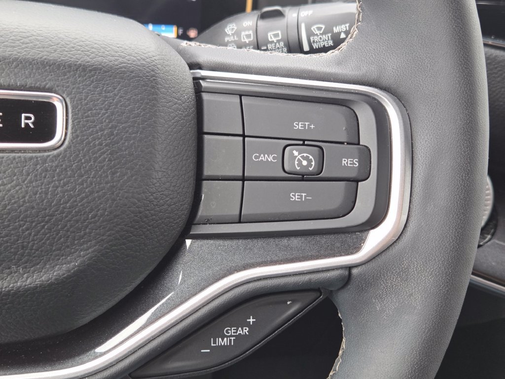 Used 2024 Jeep Wagoneer L 4WD image 17