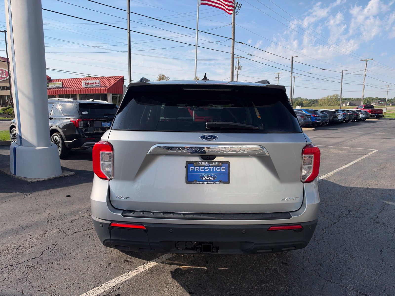 Used 2023 Ford Explorer XLT w/ Class IV Trailer Tow Package AWD/4WD image 5